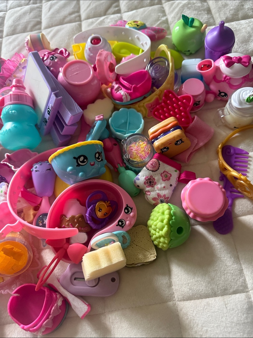 Huge Lot of Shopkins Figures and Accessories - Picture 3 of 6